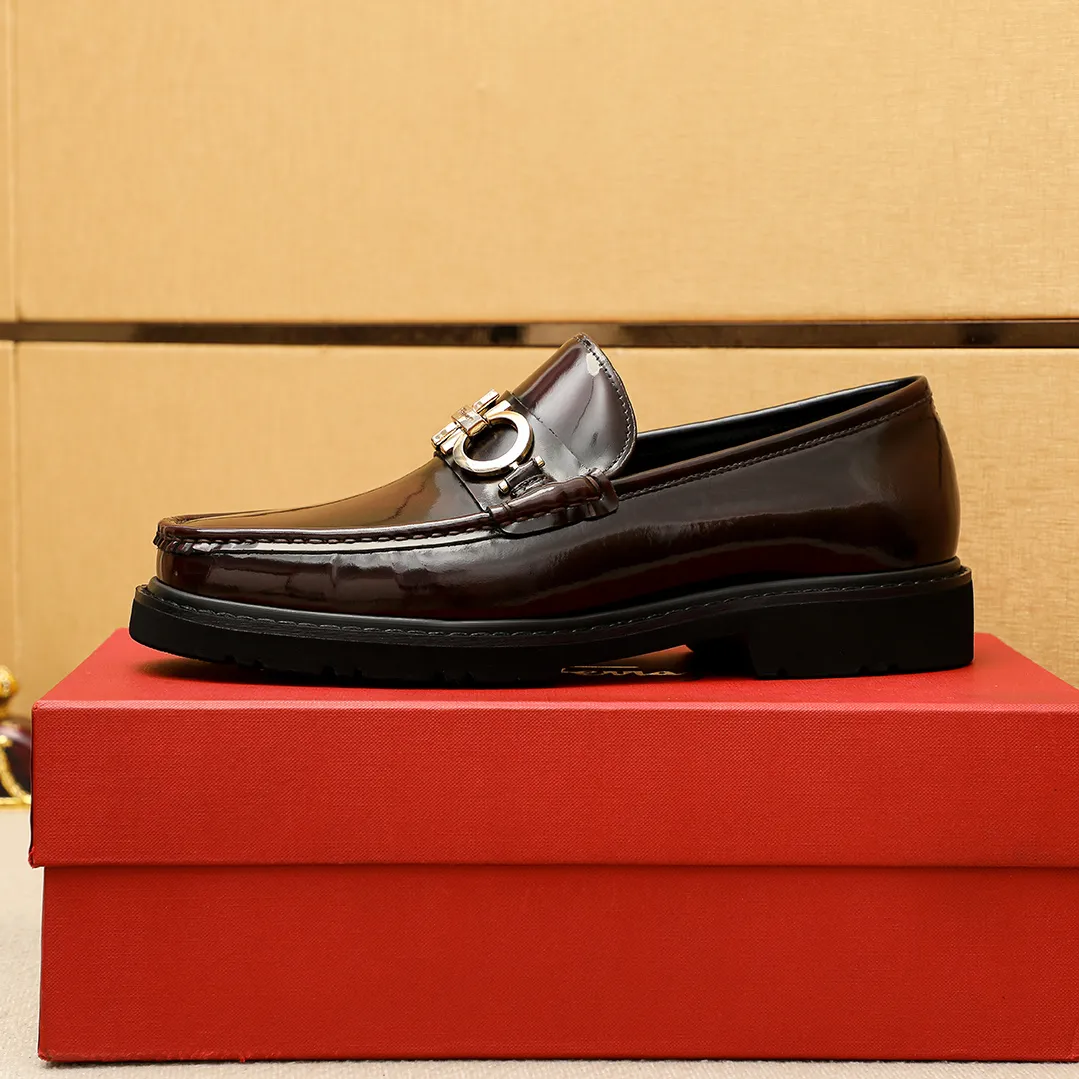 Men's shoes 💰520 💐 Product trademark: Ferragamo "Ferragamo" casual leather shoes Regular size: 38-44 (45.46🉑️customized) Product materials: Selected imported first-layer open-edge beaded cowhide leather upper + original hardware buckle, imported water-dyed cowhide leather lining. Strong three-dimensional visual effect, original outsole color: 1⃣️color optional